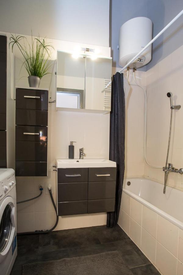 Aradi Apartment บูดาเปสต์ ภายนอก รูปภาพ