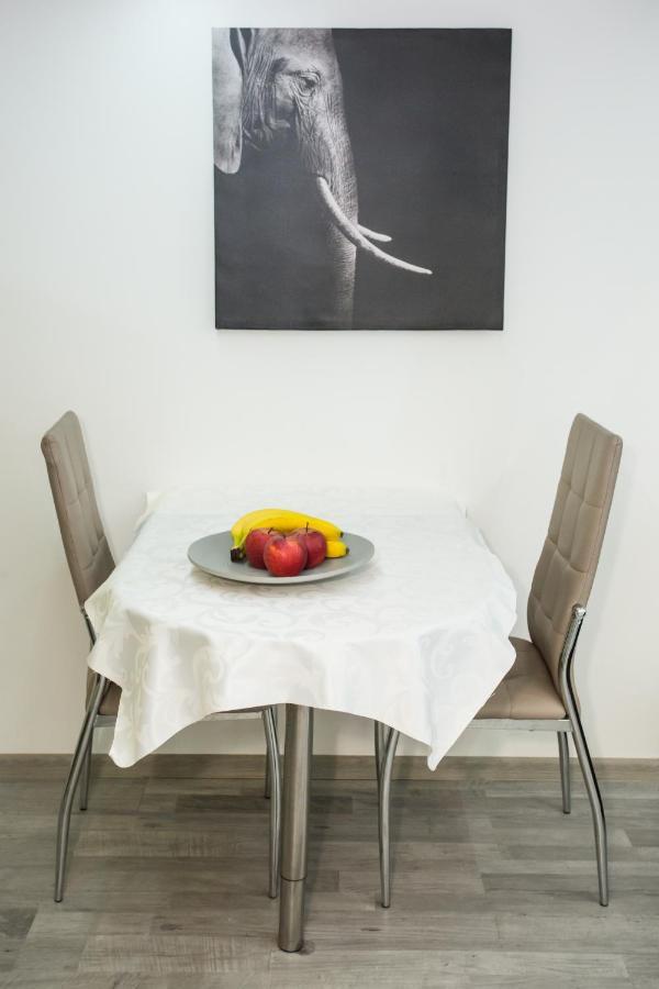 Aradi Apartment บูดาเปสต์ ภายนอก รูปภาพ